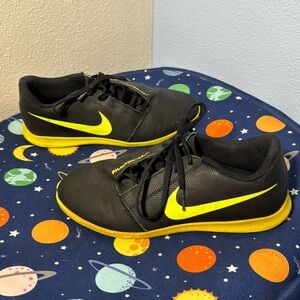 Nike kids phantom VNM black neon yellow size 4